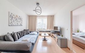 Schöne, möblierte Wohnung mit Balkon und Tiefgarage